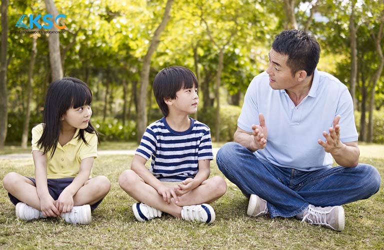 Ba mẹ Nhật kích thích bé bộc lộ bản thân