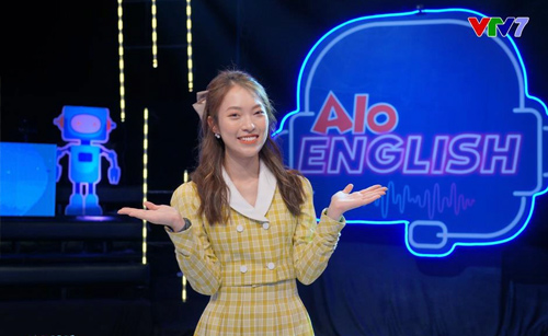 Khánh Vy - MC, Youtuber nổi tiếng là giám khảo khách mời của AloEnglish mùa 1 với khả năng nói tiếng Anh lưu loát